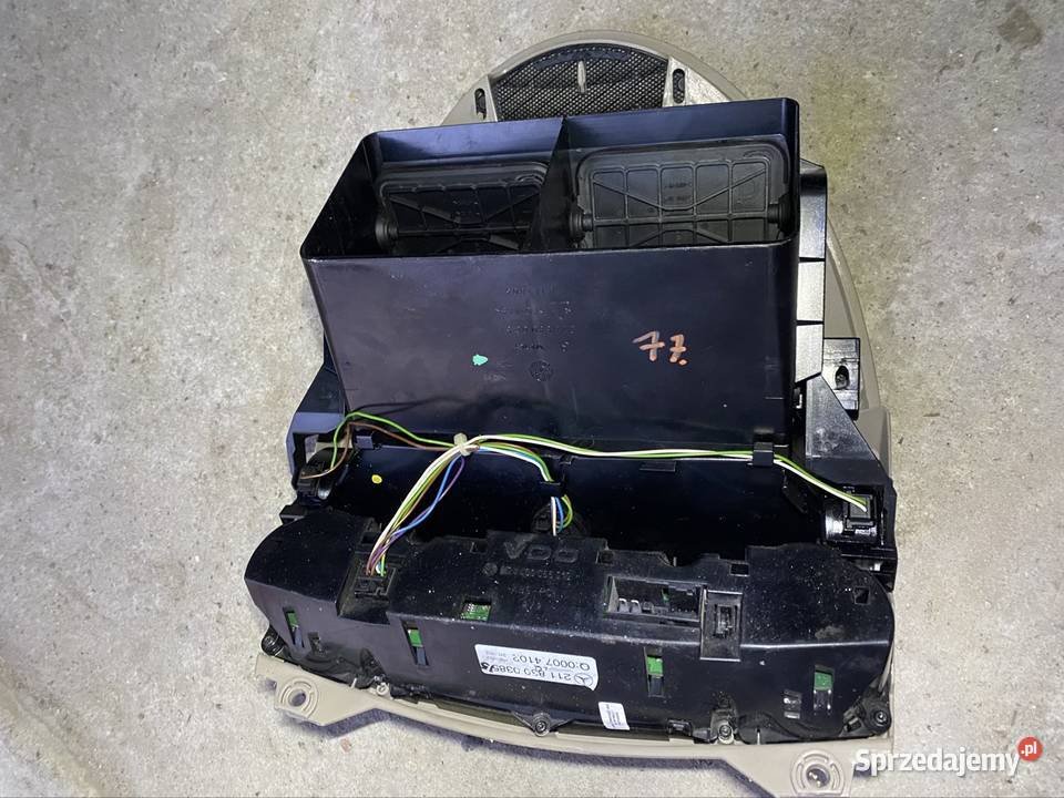 Kratka nawiewu środkowa z panelem w211 Biała Podlaska sprzedam