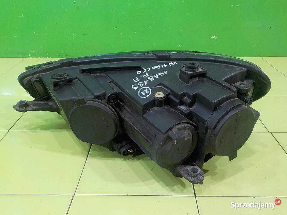 VW SCIROCCO 14 TSI 11r HB 3D lampa prawa przod Suków sprzedam
