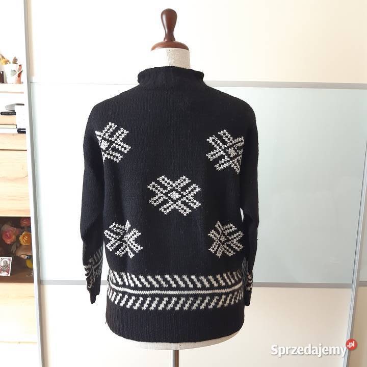 Sweter czarny w białe ornamenty gwiazdki Swetry i golfy Bydgoszcz