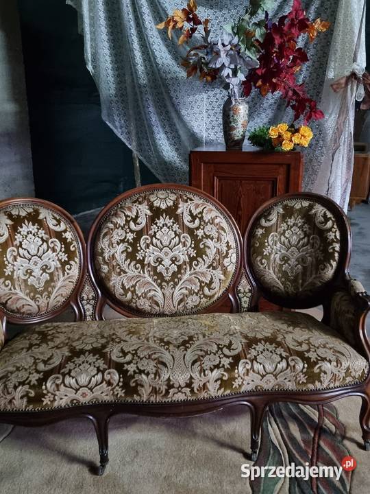 Zabytkowa sofa