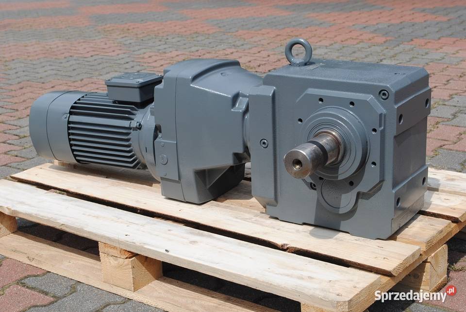 Motoreduktor kątowy 4kw z regulacją 8140obr z Pozostałe Kargowa
