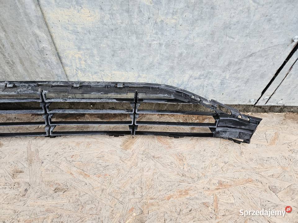 VOLVO V40 II KRATKA ŚRODKOWA ZDERZAKA PRZÓD Międzychód