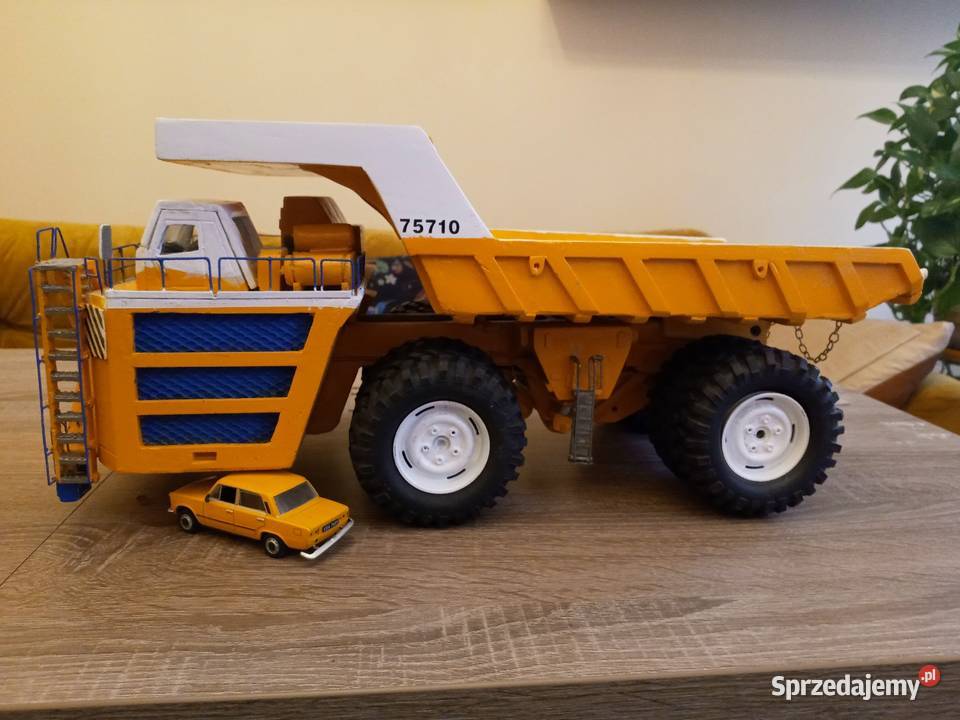 Model BIELAZ 75710 w skali 143 Warszawa