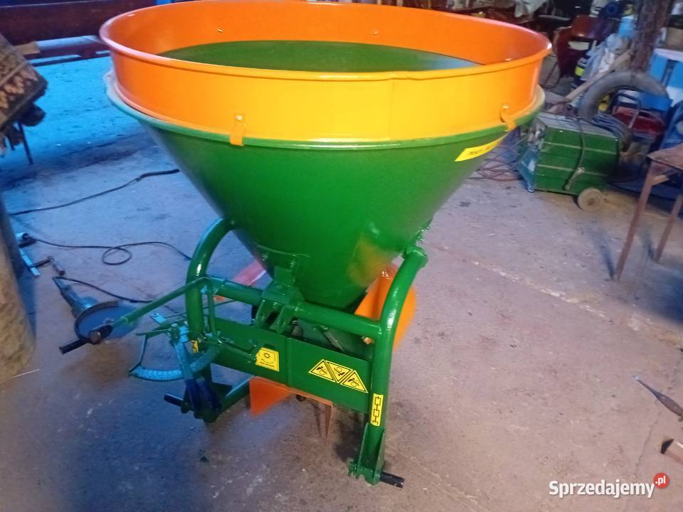 Rozsiewacz nawozu metalowy lejek Uszew