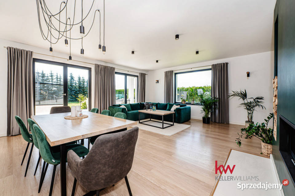sprzedaży domu wolnostojącego 300m2 Mrowino