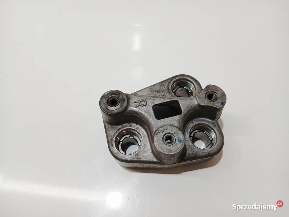 UCHWYT ŁOŻYSKA GŁÓWNEGO PRAWY BMW E93 7157756 Pozostałe