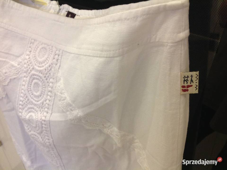 Biała spódnica z haftem r S nowa sprzedam