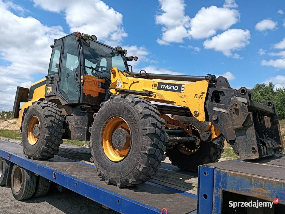 Transport słomy siana maszyn rolniczych i Transport towarów Czarne