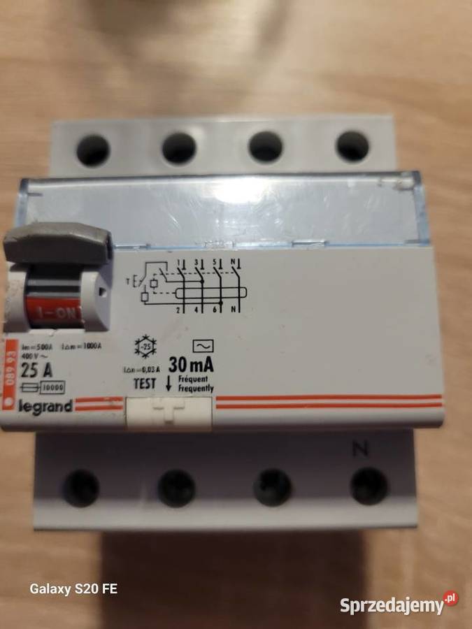 Wyłacznik różnicowoprądowy 25A 089 93 lubelskie Łuków sprzedam