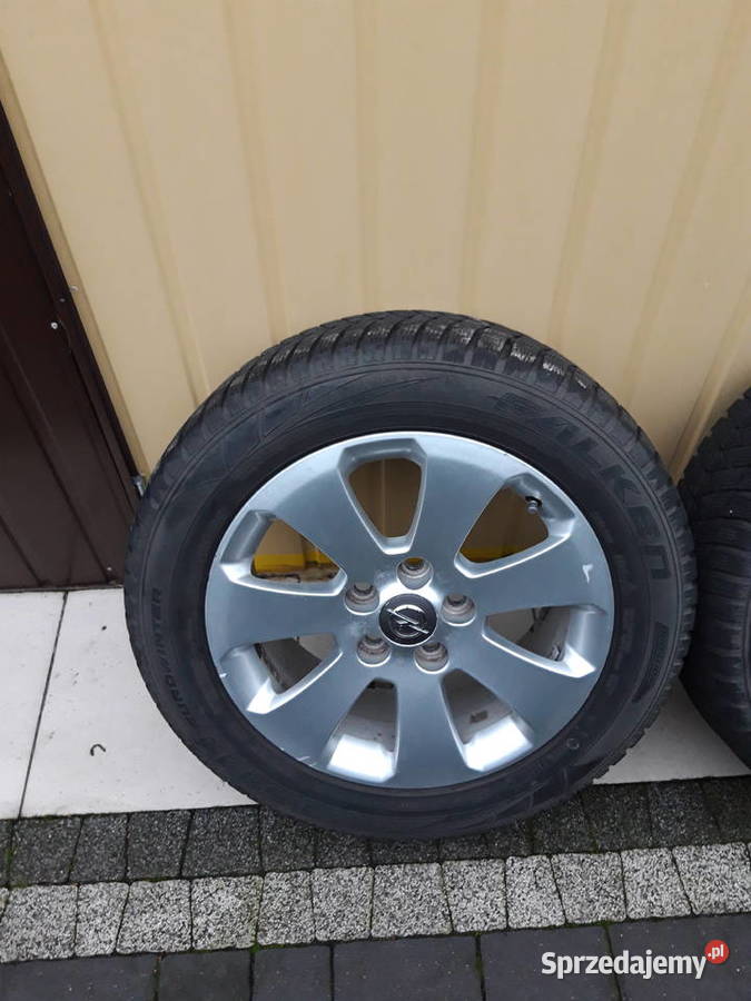 Opony zimowe 2255517 Falken w stanie spżedam Samochodowe Samochodowe