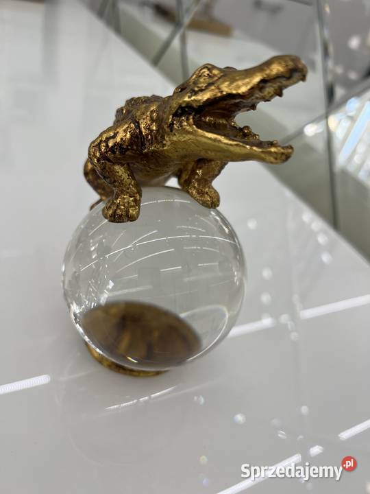 Figura dekoracyjna krokodyl na kuli 17x12x9