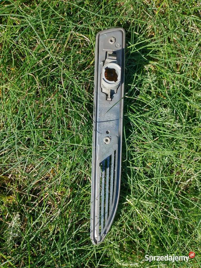 Błotnik prawy przedni z kierunkowskazem Ford osobowe Kierunkowskazy Jaworzno