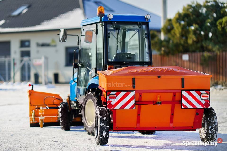 LS Tractor XJ25 HST 4x4 244 CAB pług do śniegu LS Tractor Tajęcina