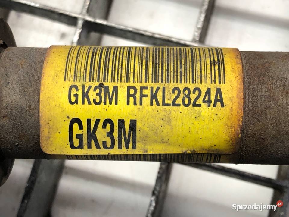 PÓŁOŚ PRAWY PRZÓD HYUNDAI i20 II 12 84 PRZEGUB