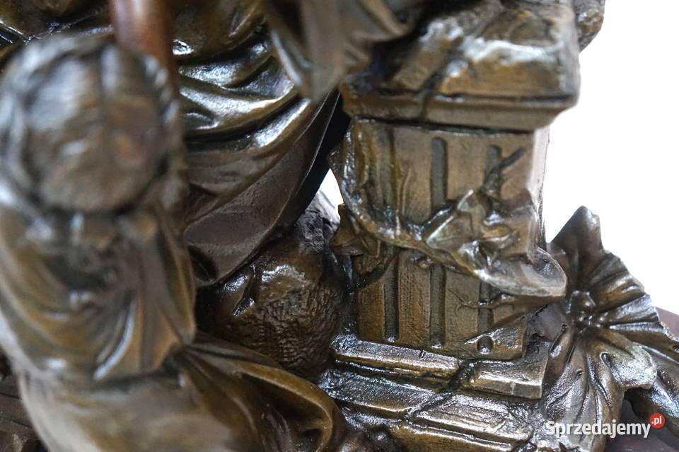 Rzeźba przedstawia Chrystusa z dziećmi Kalisz