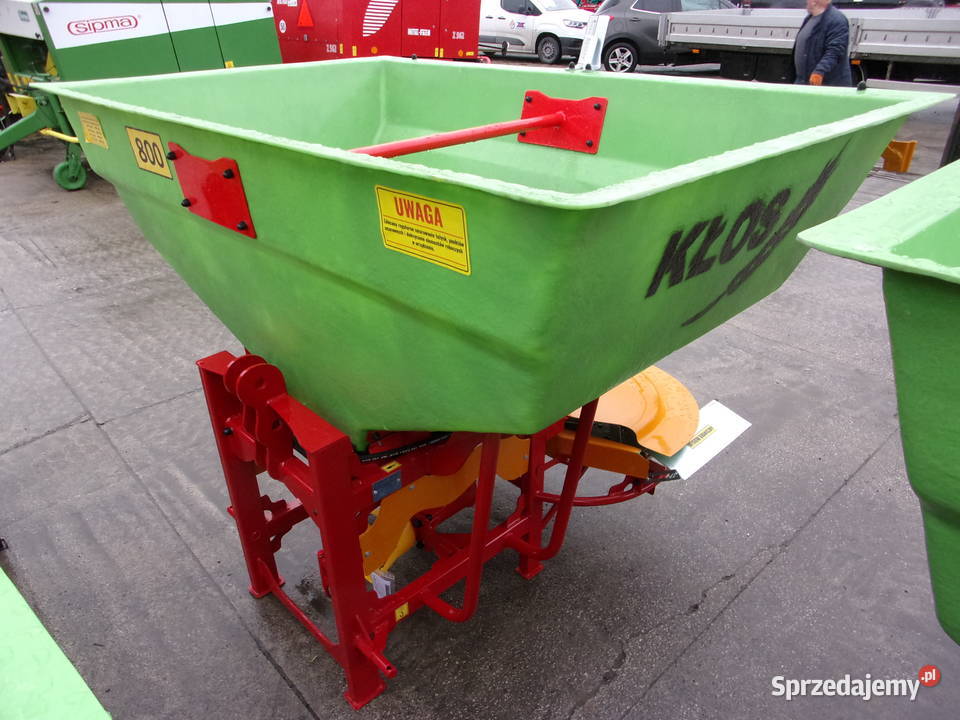 NOWOŚĆ Rozsiewacz nawozowowapienny KŁOS 1000 Rozsiewacze nawozów