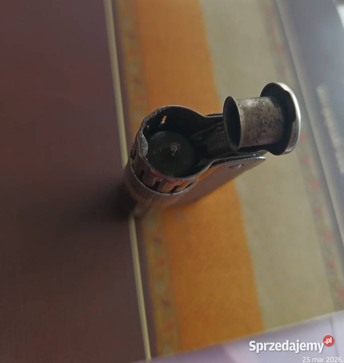 Dwie zapalniczki benzynowe