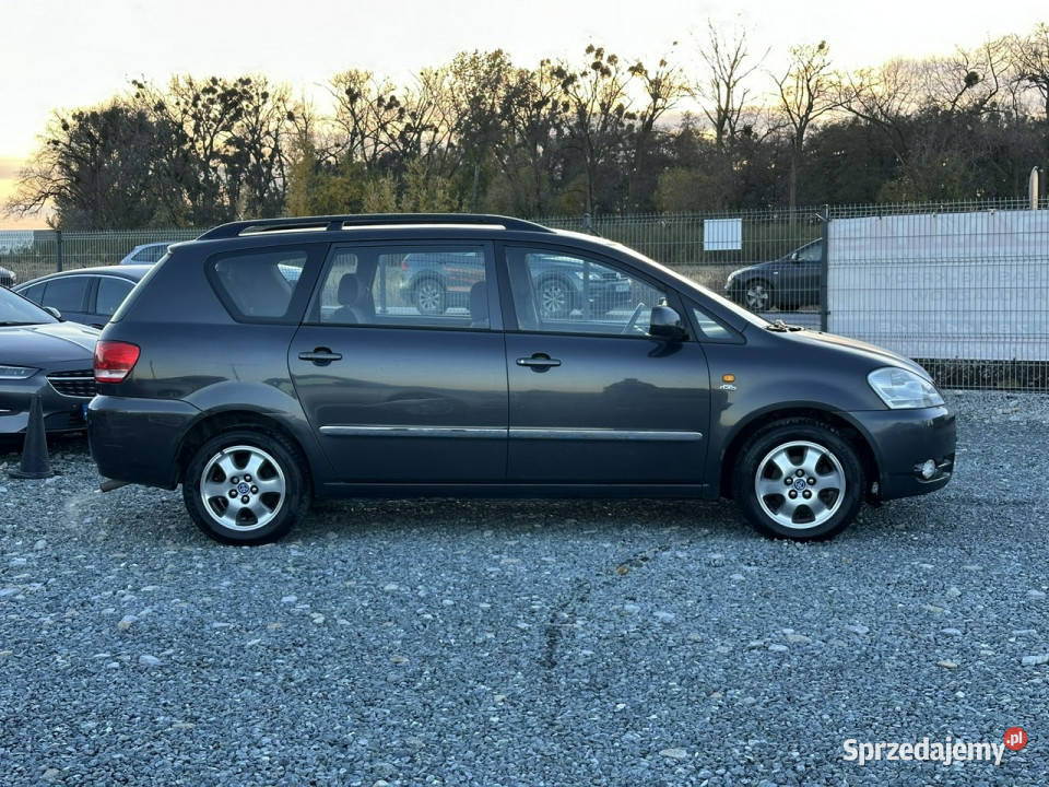 Toyota Avensis Verso 20 D4D 116 2001r 6 osobowa nieuszkodzony Wojkowice sprzedam