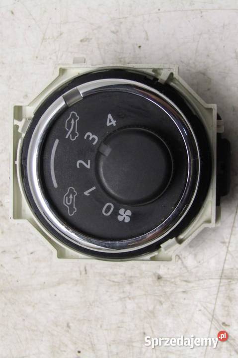 PANEL KLIMATYZACJI NAWIEWU TOYOTA YARIS III