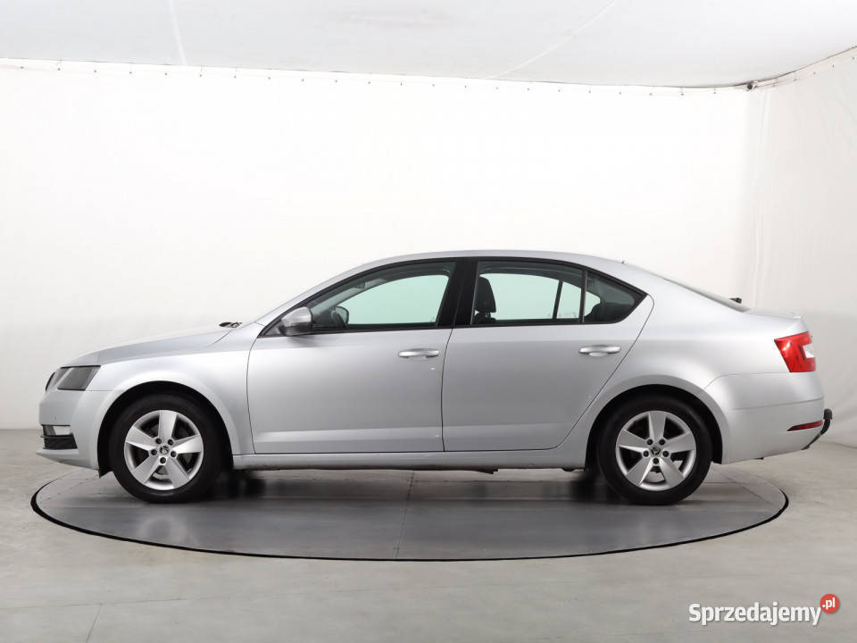 Skoda Octavia 15 TSI srebrny Katowice