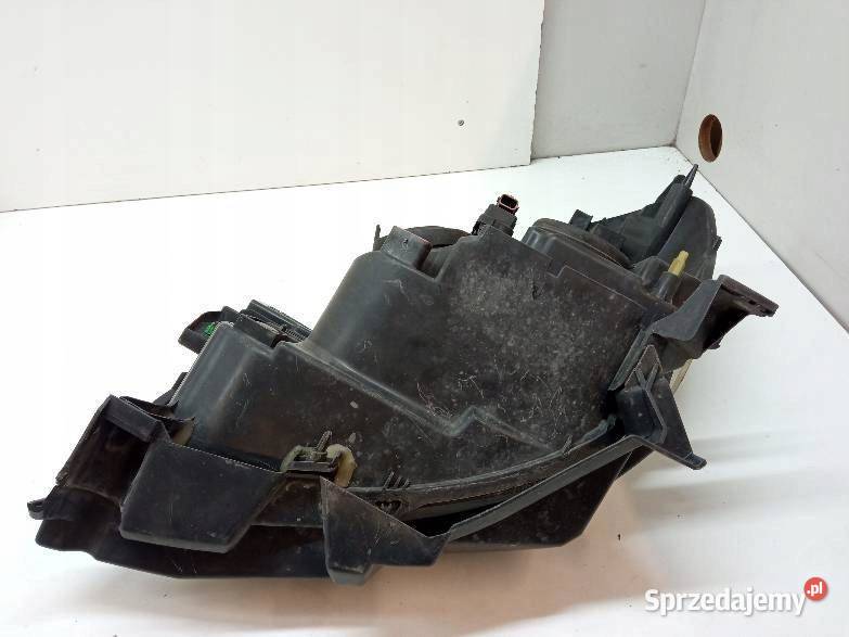 LAMPA PRZÓD PRAWA EU 8200459823 Renault Clio III