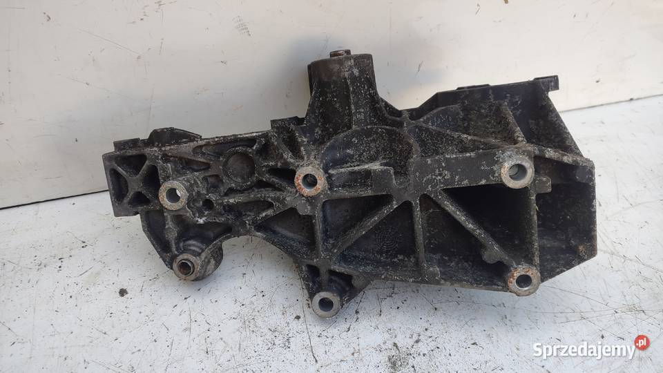 8SKODA SUPERB I 19 TDI ŁAPA PODSTAWA ALTERNATORA Zawieszenie silnika