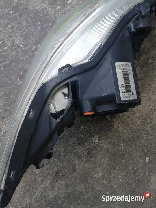 TOYOTA AURIS Lampa przednia Lewa USZKODZONA mazowieckie Poświętne