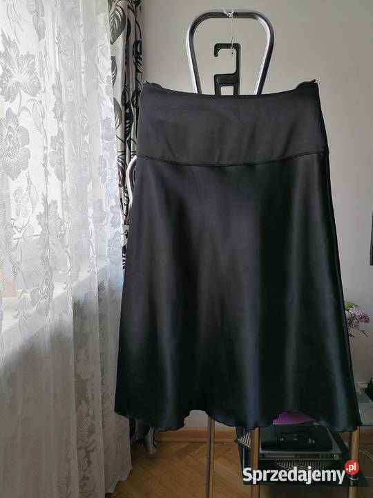ROZKLOSZOWANA DŁUGA CZARNA SPÓDNICA Z WYSOKIM