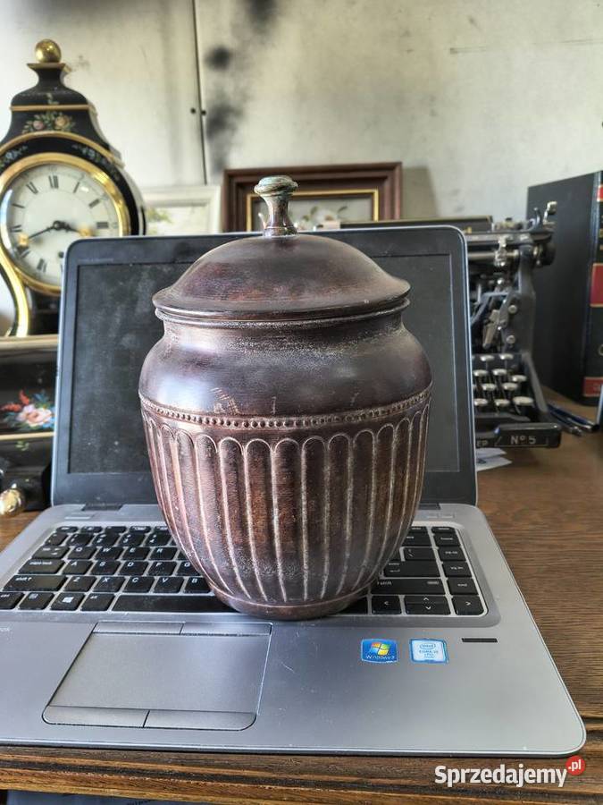 Dwa pojemniki na tyton Wiązowna