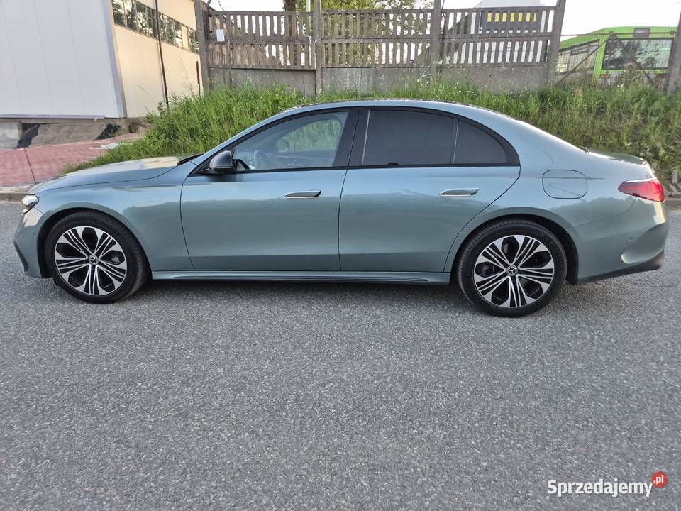 MercedesBenz Klasa E 300e 9GTRONIC AMG Line odtwarzacz DVD
