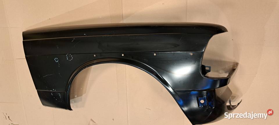 Błotnik przedni prawy nowy Mercedes W123 Made in
