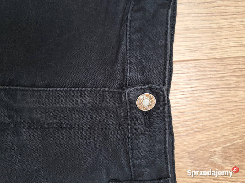 Czarne szorty Stradivarius Basics rozmiar 40 Stradivarius Trąbki Wielkie sprzedam