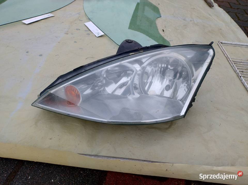 Lampa tylna lewa Ford Focus MK1 Lift hatchback Zahajki-Kolonia sprzedam