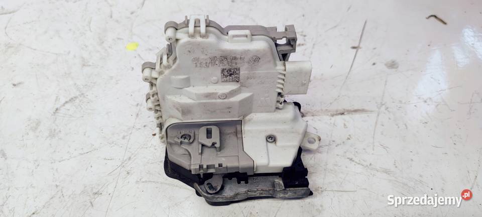 ZAMEK DRZWI PRAWY TYŁ AUDI A1 8X0839016E 5 PIN osobowe Motoryzacja Przystajń