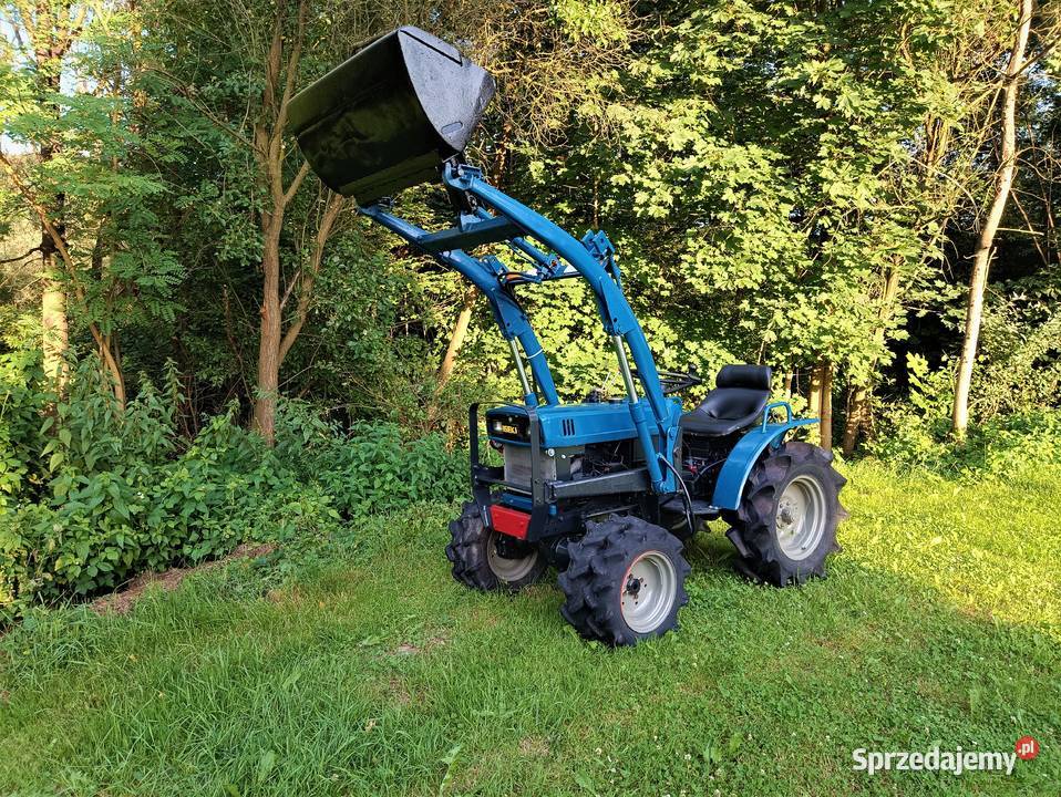 ISEKI TX1300 4x4 z ładowaczem czołowym Tarnawa Dolna