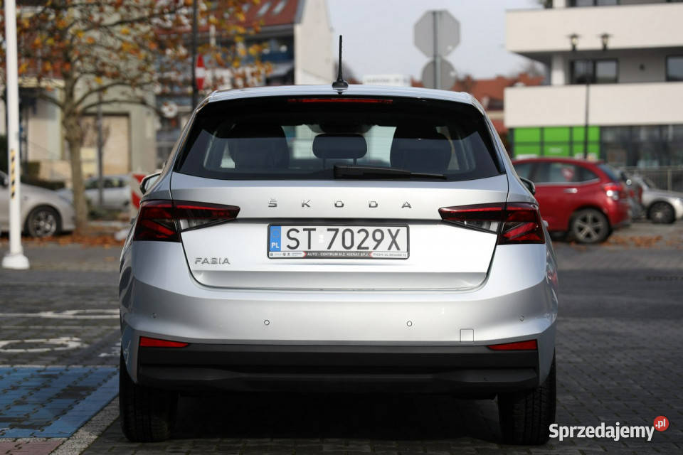 koda Fabia 10 MPI krajowy faktura VAT IV 2021 srebrny Tychy