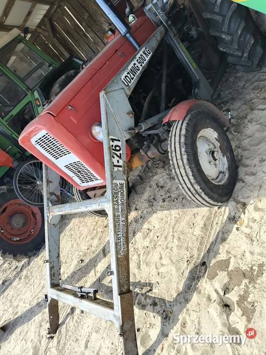 tur ładowacz czołowy