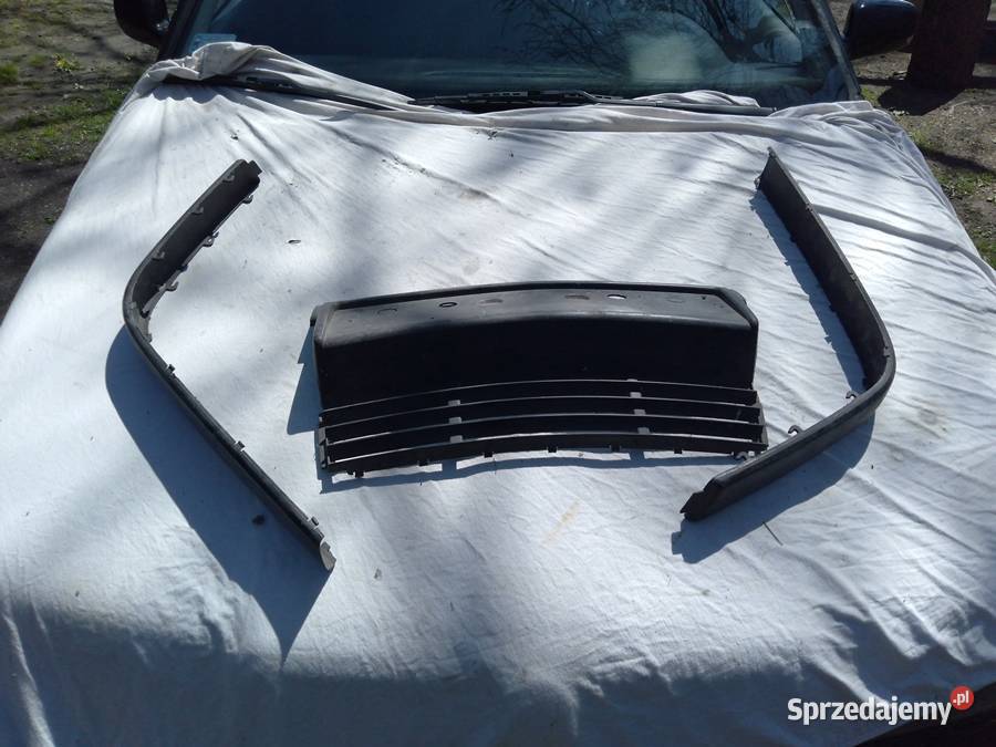 Listwy kratka kpl zderzaka przód BMW 5 E34 osobowe Poniatowa