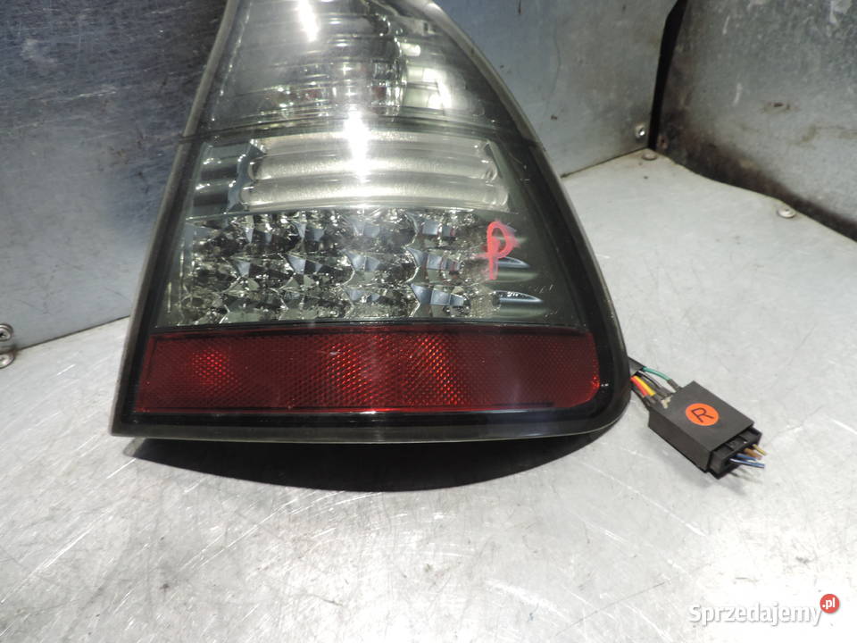 BMW E46 LIFT KOMBI LAMPA PRAWY TYŁ osobowe