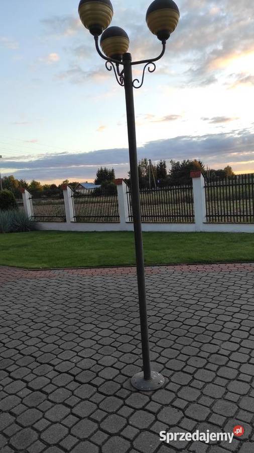 Wysoka metalowa trójramienna lampa Biała Podlaska