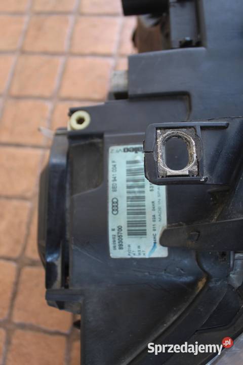 LAMPA PRAWY PRZÓD AUDI A4 B6 8E0941004F