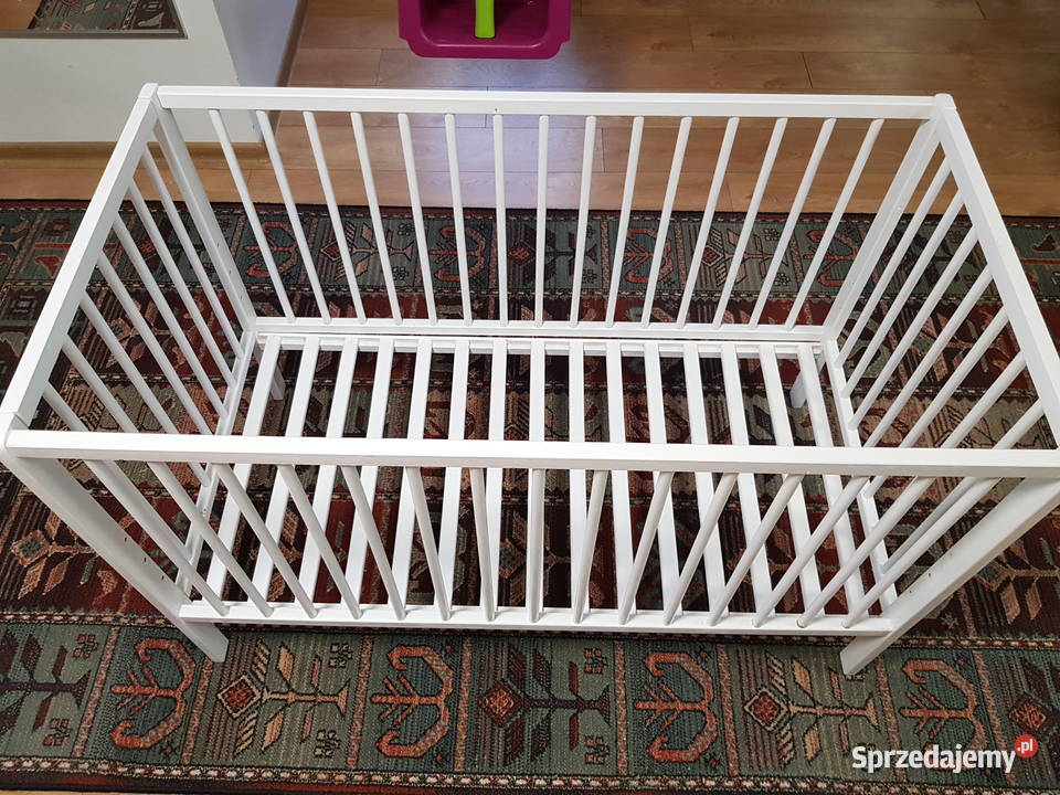 Łóżeczko drewnian z materacem podkarpackie