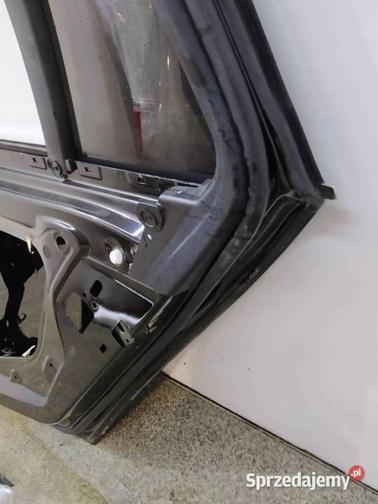 DRZWI PRAWE TYŁ KOMBI TOURING CZARNE Bmw Seria 3