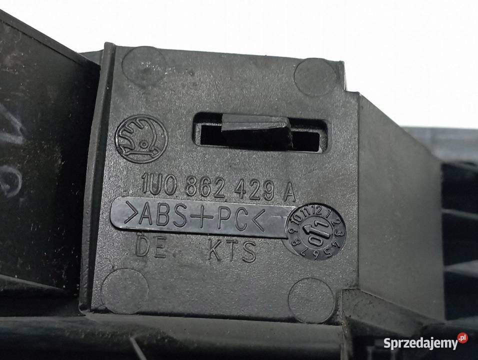 UCHWYT NA KUBEK 1U0862429A Skoda Octavia I Rok produkcji 2001