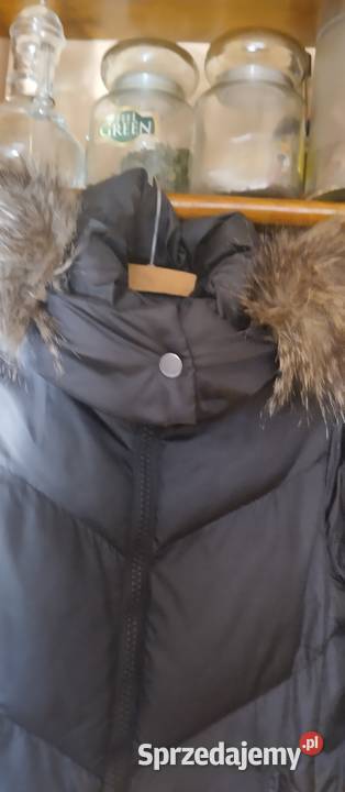 Płaszcz zimowy czarny kaptur z futerkiem