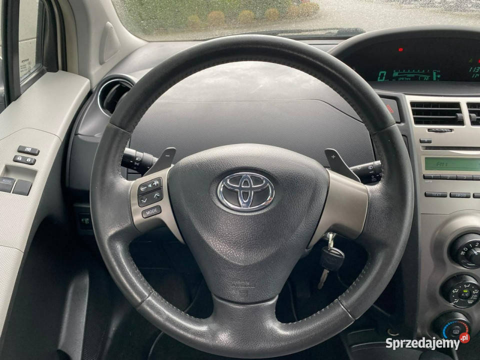 Toyota Yaris AUTOMAT klimatyzacja benzynka isofix Żory