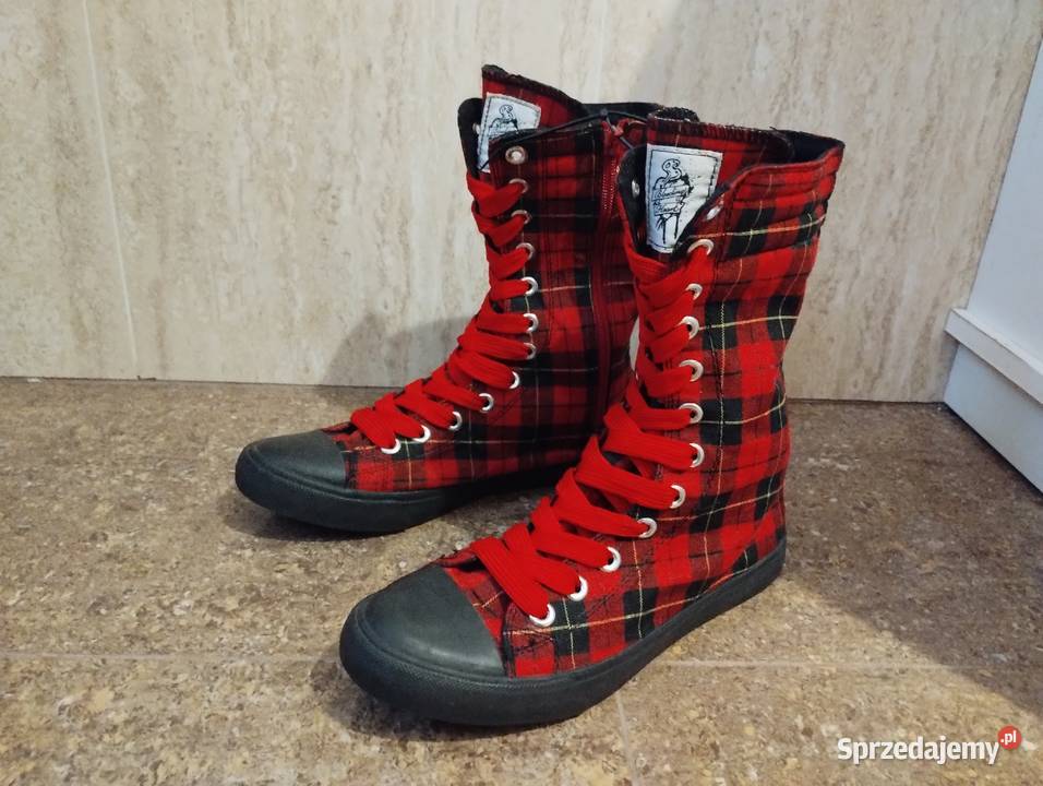Stylowe trampki czarno czerwone długie w kratkę Obuwie sportowe sprzedam