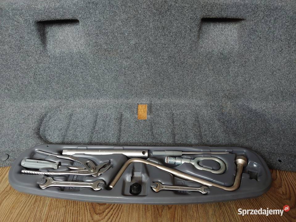 Bmw E46 skrzynka narzędziowa komplet kluczy Lewin Brzeski