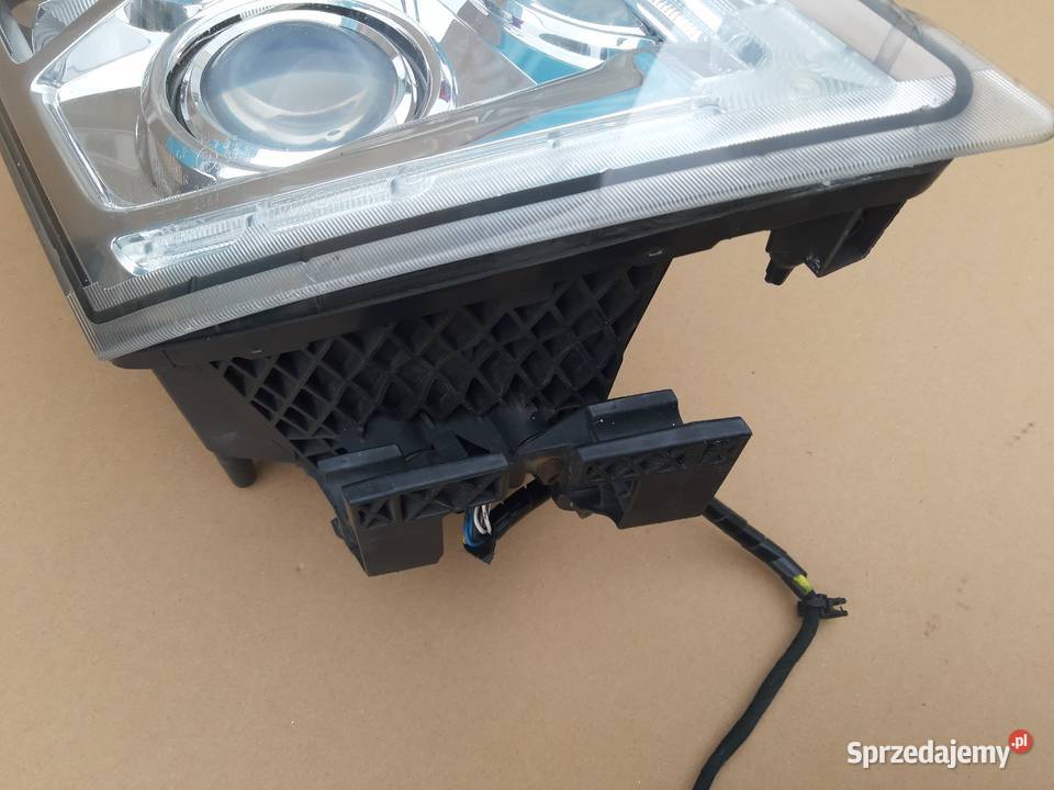 VOLVO FH13 REFLEKTOR PRAWY XENON LAMPA PRAWA ciężarowe Lampy przednie Bieleń