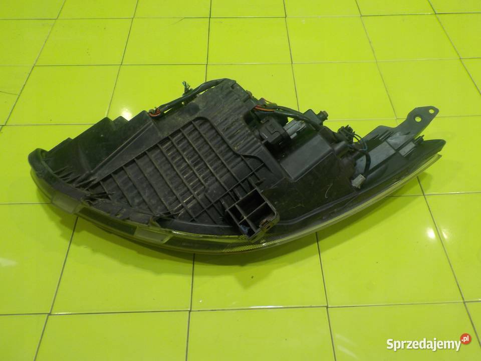 MAZDA 2 III DE 13 B 09r 3D lampa prawa przod osobowe Suków